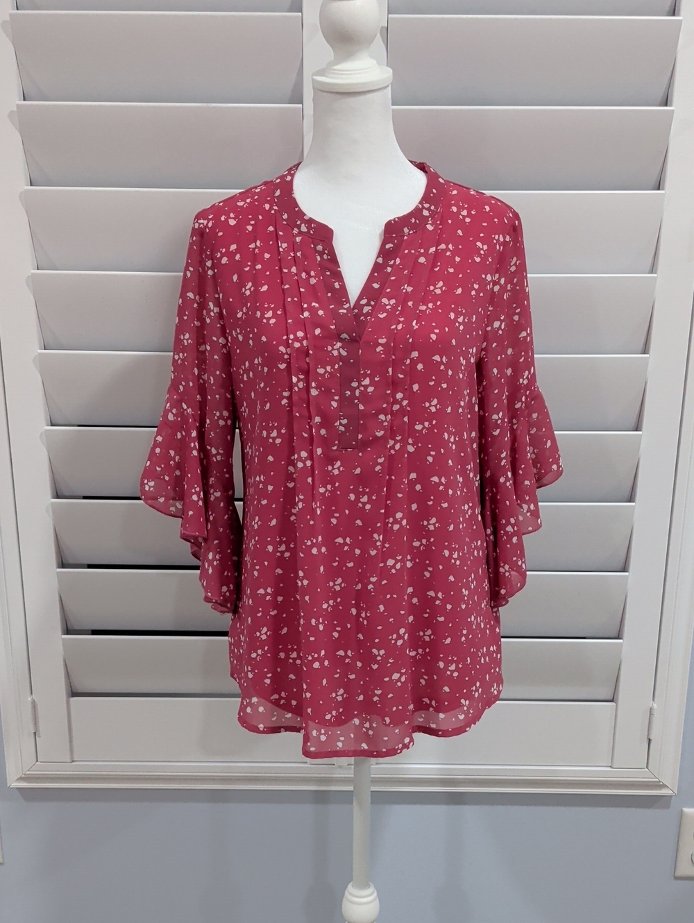 Nwot Flutter-Sleeve Floral Blouse in Dusty Rose